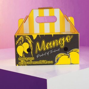 กล่องมะม่วงน้ำดอกไม้สีทอง สวนลุงพร – กล่องลูกฟูกพรีเมียม แข็งแรง ทนชื้น ดีไซน์เรียบหรู พิมพ์โลโก้สวนลุงพร เหมาะกับผลไม้สด ของฝาก และสินค้าส่งออกคุณภาพไทย