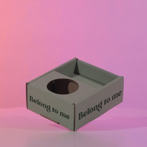 กล่องไดคัทพิเศษ กล่องใส่ขนมหวานพร้อมช่องใส่แก้วน้ำ Belong to me – กล่องลูกฟูกพรีเมียม ดีไซน์ไดคัทแยกช่องใส่ขนมและเครื่องดื่ม เหมาะสำหรับคาเฟ่ ของฝาก หรือแบรนด์ขนมที่ใส่ใจทุกรายละเอียด กล่องไดคัทพิเศษ กล่องใส่ขนมหวานพร้อมช่องใส่แก้วน้ำ Belong to me – กล่องลูกฟูกพรีเมียม ดีไซน์ไดคัทแยกช่องใส่ขนมและเครื่องดื่ม เหมาะสำหรับคาเฟ่ ของฝาก หรือแบรนด์ขนมที่ใส่ใจทุกรายละเอียด
