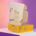 กล่องมะม่วงสวนสีทอง PREMIUM MANGO กล่องหูช้าง – กล่องลูกฟูกพรีเมียม แข็งแรง ทนชื้น ดีไซน์หรูพร้อมหูจับพกพาสะดวก เหมาะกับผลไม้สด ของฝาก และสินค้าส่งออกคุณภาพจากสวนไทย